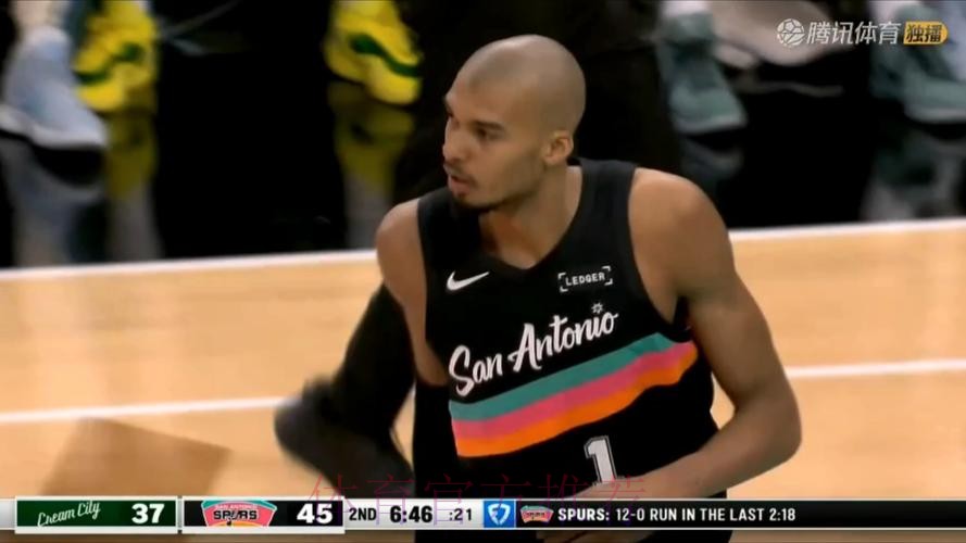 光头时代三连胜!文班:我觉得大家都应该多一些光头球员 光头时代三连胜!文班:我觉得大家都应该多一些光头球员